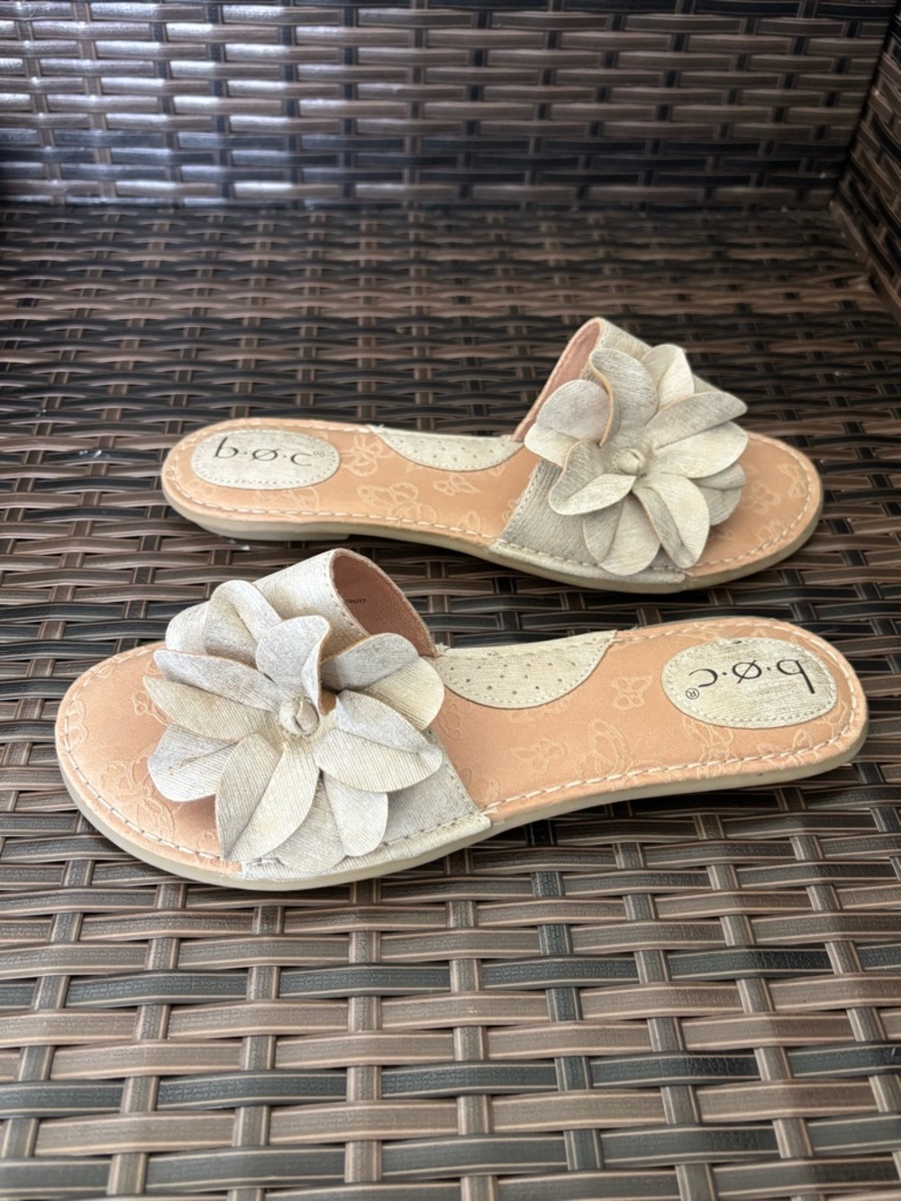 B.O.C. Born Women's Taupe Floral Slip-On Sandals size 9M